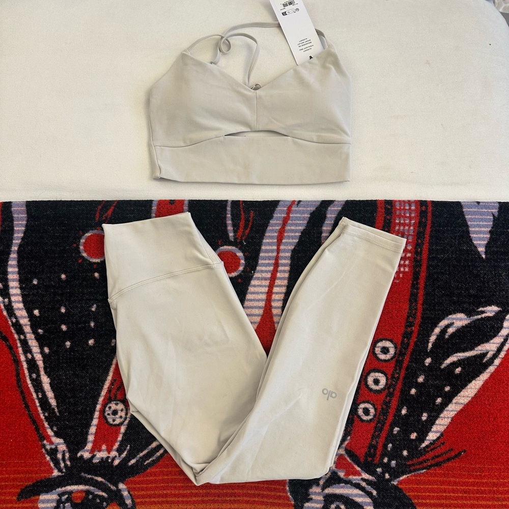 ALO Yoga Light Gray Activewear Set